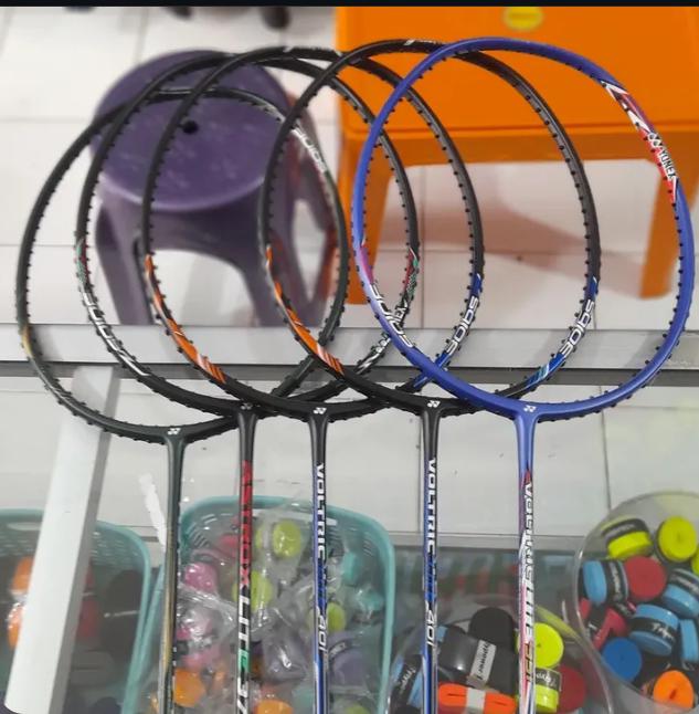 Yonex-Voltric Lite 40i
